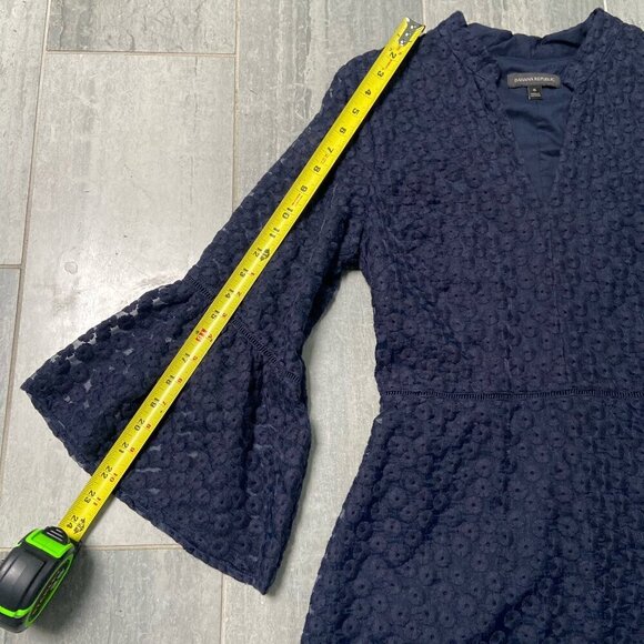 Banana Republic Floral Pinwheel Embroidered Lace Bell Sleeve Dress Navy Size 6 - Picture 10 of 13